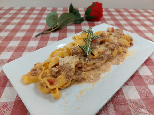 Tagliatelle House Meat Sauce (Italian Bolognese)