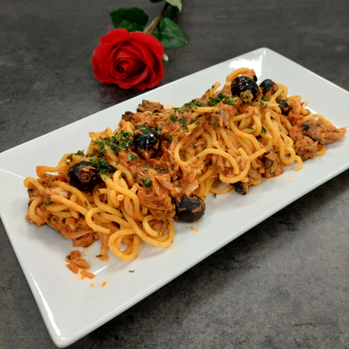 Spaghetti Tuna, Tomato, Black Olives