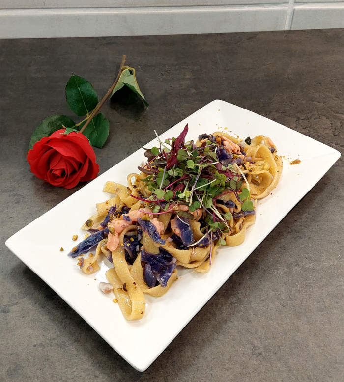 ARTIPASTA | Traditional Italian Food - Tagliatelle with Smoked Saumon and Red Cabbage